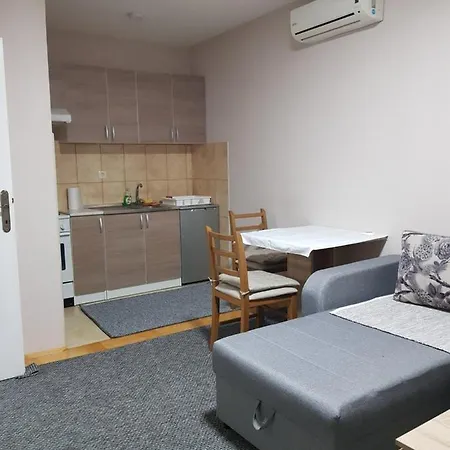 Lägenhet Apartman 32 *